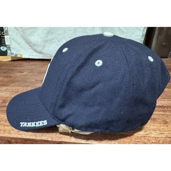 New York Yankees Blue Hat Cap Twins Enterprise Strap Back Spell Out on Visor - Picture 2 of 6